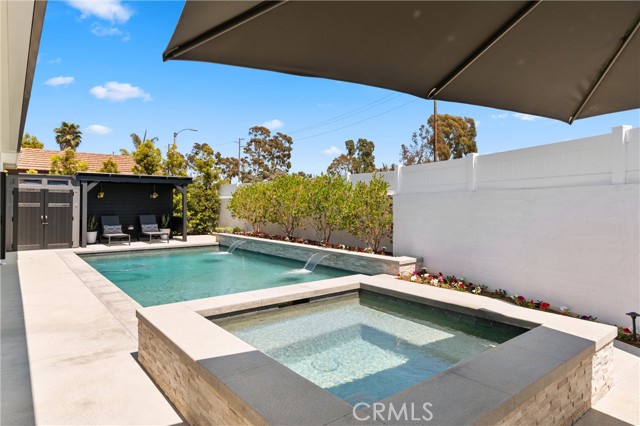 19582 Summer Breeze Lane, Huntington Beach CA: https://media.crmls.org/medias/3d3359d4-ad68-4331-a03b-0269009d4e68.jpg