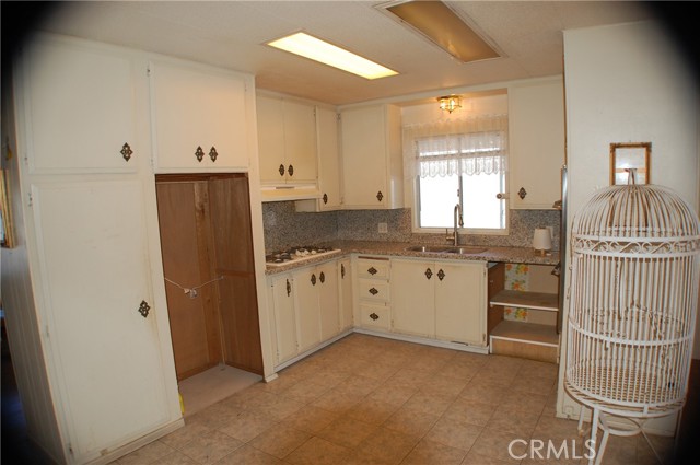Detail Gallery Image 2 of 12 For 1631 Bella Vista, Hemet,  CA 92543 - 2 Beds | 2 Baths