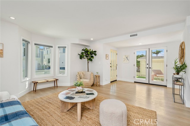 927 6th Street, Hermosa Beach CA: https://media.crmls.org/medias/3d34a608-a46f-4fce-9e03-c87290c71d05.jpg