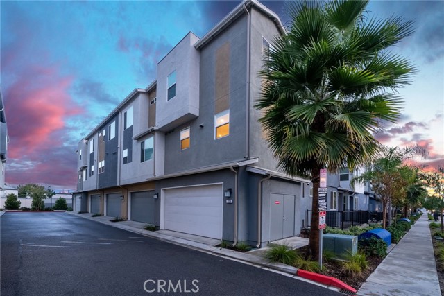 Detail Gallery Image 2 of 34 For 329 N Standard, Santa Ana,  CA 92701 - 4 Beds | 3/1 Baths