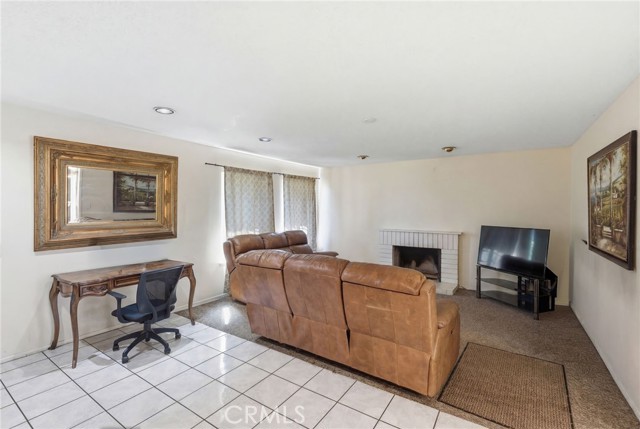 Detail Gallery Image 4 of 23 For 1077 Westpark, Corona,  CA 92882 - 4 Beds | 2 Baths