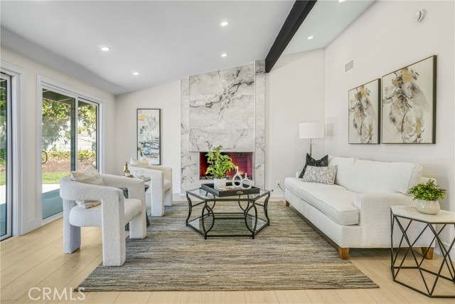 Detail Gallery Image 4 of 28 For 10805 Chimineas, Porter Ranch,  CA 91326 - 4 Beds | 2/1 Baths