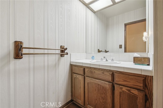 Detail Gallery Image 13 of 27 For 13650 Fenton Ave, Sylmar,  CA 91342 - 4 Beds | 2/1 Baths
