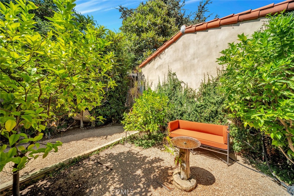 https://media.crmls.org/medias/3d3917e5-fc7e-47d6-a4af-2084382b8425.jpg?preset=X-Large