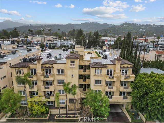 Detail Gallery Image 3 of 32 For 12044 Hoffman St #204,  Studio City,  CA 91604 - 3 Beds | 3 Baths
