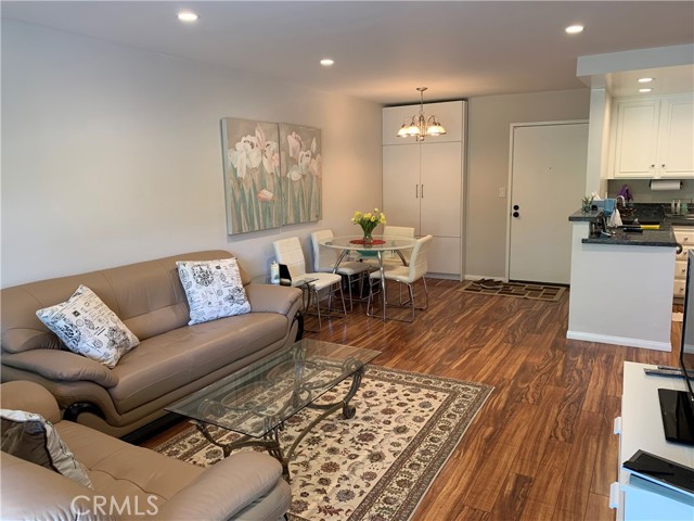 Detail Gallery Image 7 of 34 For 22100 Burbank Bld 204a,  Woodland Hills,  CA 91367 - 1 Beds | 1 Baths