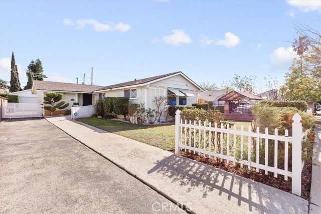 Detail Gallery Image 1 of 1 For 7420 Troost Ave, North Hollywood,  CA 91605 - 3 Beds | 2 Baths