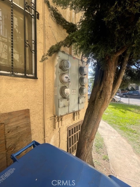 Detail Gallery Image 2 of 5 For 1835 W 12th St, Los Angeles,  CA 90006 - – Beds | – Baths