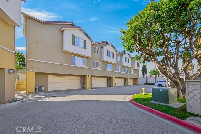 Detail Gallery Image 2 of 37 For 23429 S Vermont Ave #B,  Torrance,  CA 90502 - 3 Beds | 3 Baths