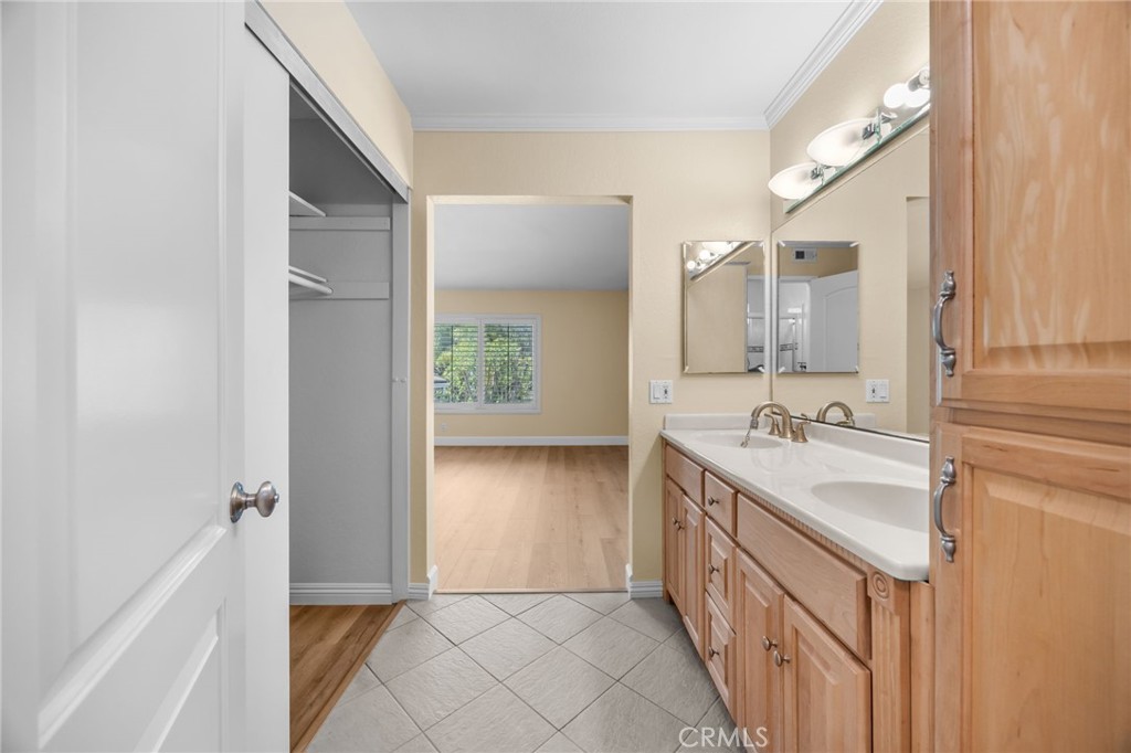https://media.crmls.org/medias/3d3d5cd2-a208-4ccd-9b7f-9076279dfd17.jpg?preset=X-Large