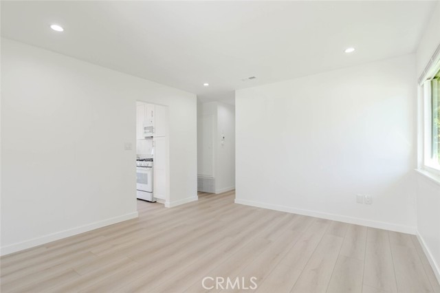 Detail Gallery Image 7 of 30 For 9551 Gierson Ave, Chatsworth,  CA 91311 - 3 Beds | 2 Baths