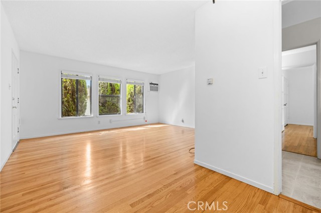 Detail Gallery Image 6 of 20 For 675 N Rosemary Ln, Burbank,  CA 91505 - 2 Beds | 1 Baths