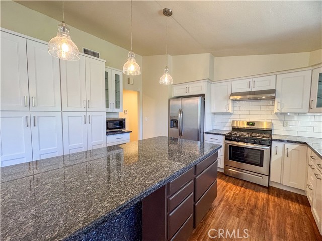 Detail Gallery Image 8 of 27 For 12162 Bradford, Granada Hills,  CA 91344 - 3 Beds | 2/1 Baths