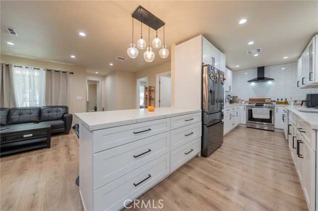 9720 Hayvenhurst photo 16