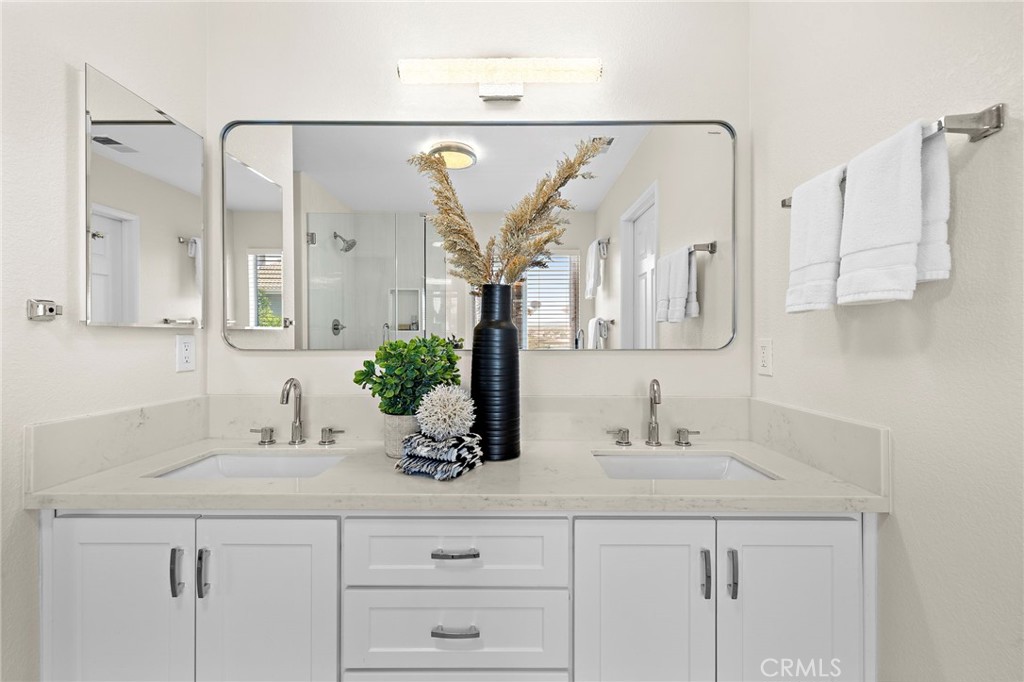 https://media.crmls.org/medias/3d3f5426-2139-463a-a466-806aac1e8796.jpg?preset=X-Large