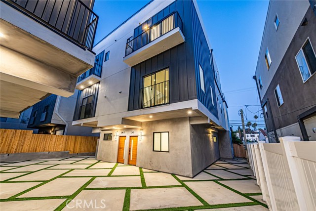 Detail Gallery Image 16 of 19 For 242 N Dillon, Silver Lake Los Angeles,  CA 90026 - 4 Beds | 2 Baths