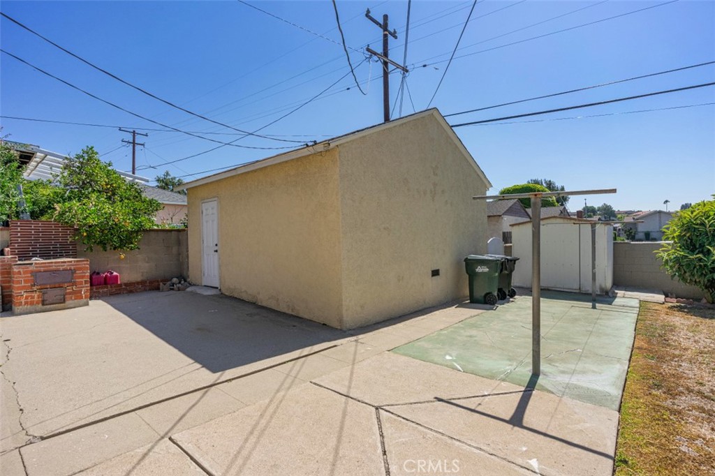 1908 S Isabella Ave