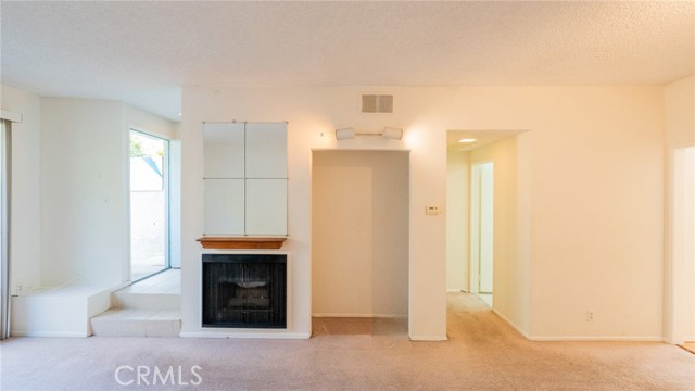 Detail Gallery Image 4 of 29 For 7311 Kester Ave #11,  Van Nuys,  CA 91405 - 2 Beds | 2/1 Baths