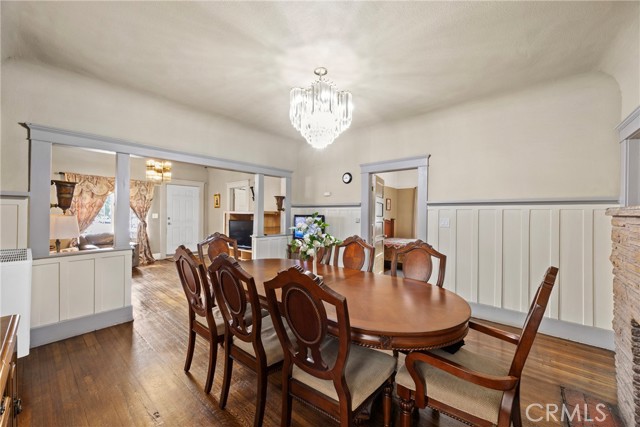 341 W 42nd St, Los Angeles CA: https://media.crmls.org/medias/3d40d1f5-f13f-42e8-b01c-f7ecf8d003e1.jpg