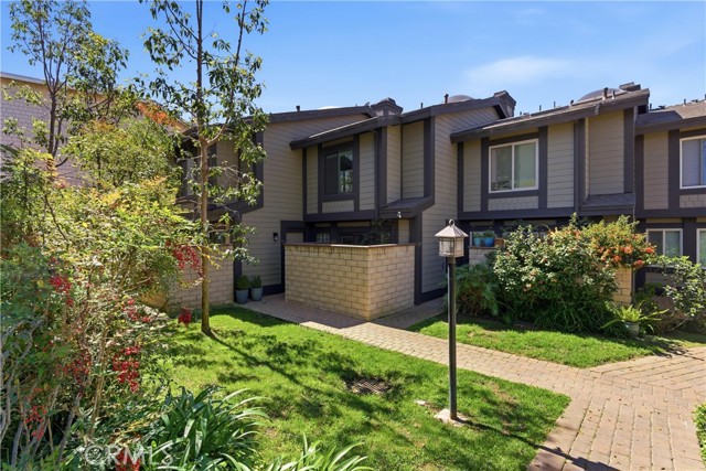 Detail Gallery Image 3 of 41 For 1095 Mesa Bluff, Costa Mesa,  CA 92627 - 2 Beds | 2/1 Baths