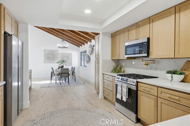 Detail Gallery Image 2 of 28 For 410 W Crystal View, Orange,  CA 92865 - 5 Beds | 3 Baths