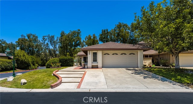 8009 E Eucalyptus Trail, Orange CA: https://media.crmls.org/medias/3d423b03-d8c7-4e04-95b7-77a8cc16e381.jpg