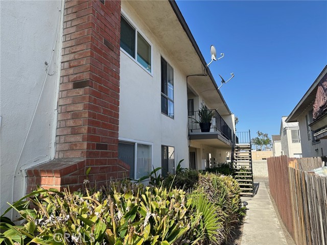 Detail Gallery Image 9 of 13 For 16052 Waikiki Ln, Huntington Beach,  CA 92649 - – Beds | – Baths