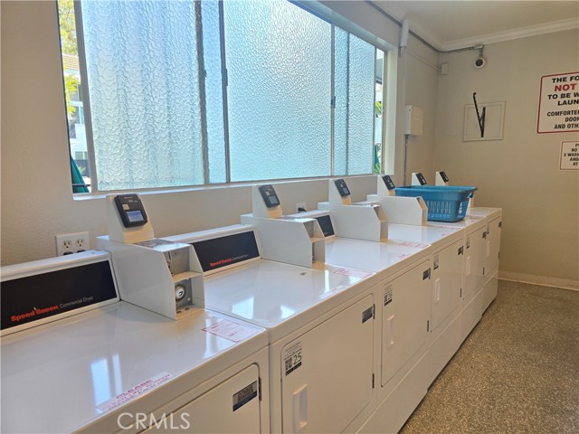 Detail Gallery Image 25 of 31 For 18645 Hatteras St #161,  Tarzana,  CA 91356 - 2 Beds | 1/1 Baths