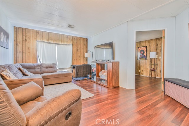 2131 San Bernardino Road, West Covina CA: https://media.crmls.org/medias/3d4269bf-098e-4681-b0d2-b6f7e81a086b.jpg