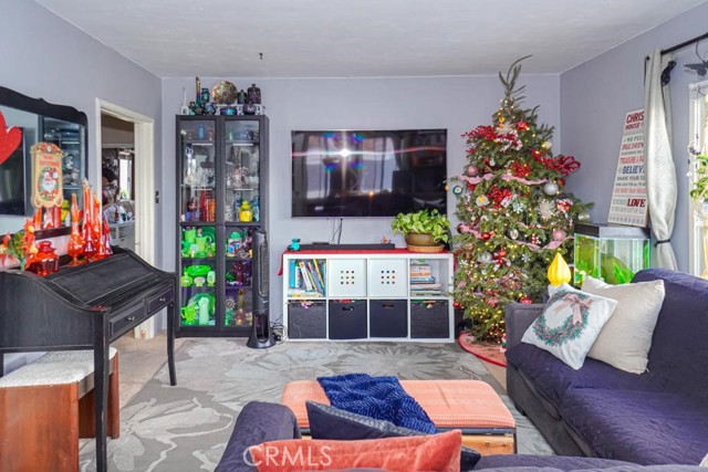 3915 E 11th Street, Long Beach CA: https://media.crmls.org/medias/3d429459-d2a0-4fe8-845d-a7a3a4d6d536.jpg