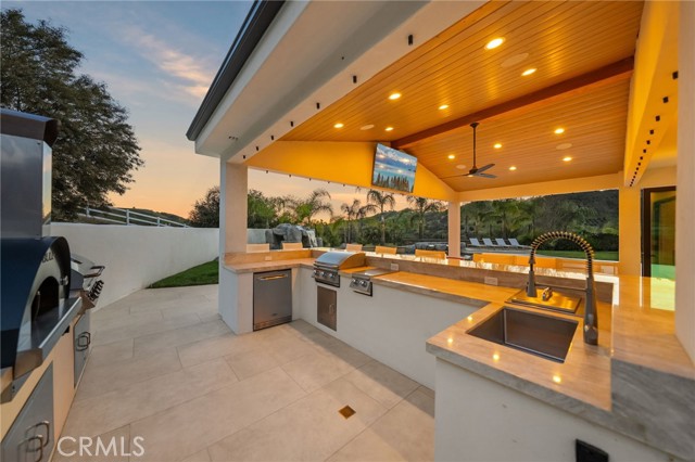 Detail Gallery Image 6 of 26 For 45090 via Tornado, Temecula,  CA 92590 - 4 Beds | 4 Baths