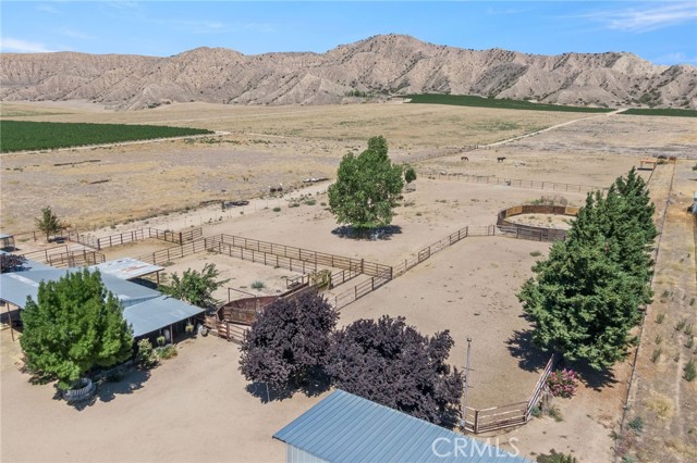 4333 Highway 33, New Cuyama CA: https://media.crmls.org/medias/3d42e790-8482-4ec7-bdbb-390335649d79.jpg