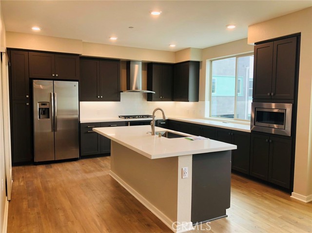 Detail Gallery Image 4 of 7 For 221 Bowery, Irvine,  CA 92612 - 3 Beds | 2/1 Baths