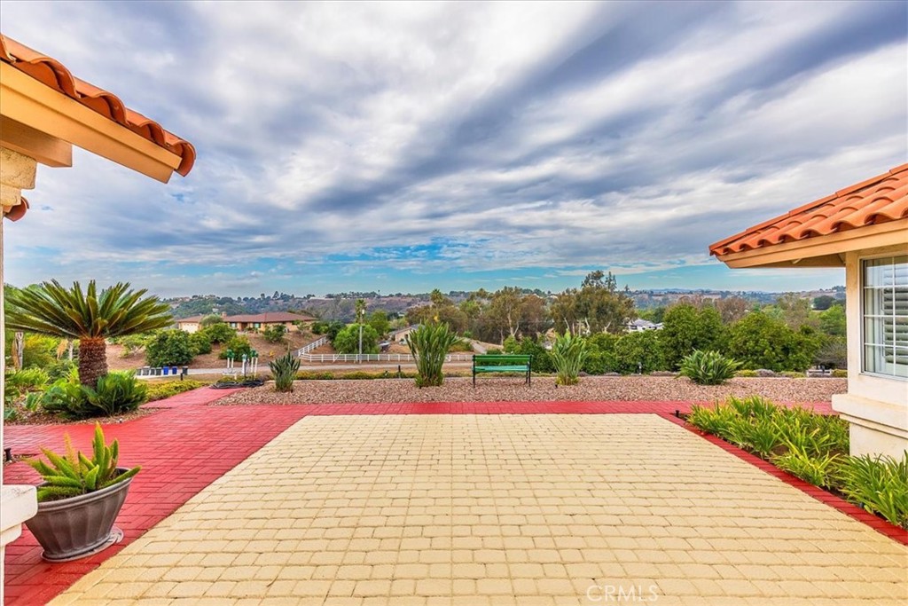 https://media.crmls.org/medias/3d432d06-9a47-4012-aa6b-db20908be7fe.jpg?preset=X-Large