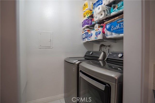 Detail Gallery Image 12 of 22 For 7554 Corbin #4,  Reseda,  CA 91335 - 2 Beds | 1 Baths