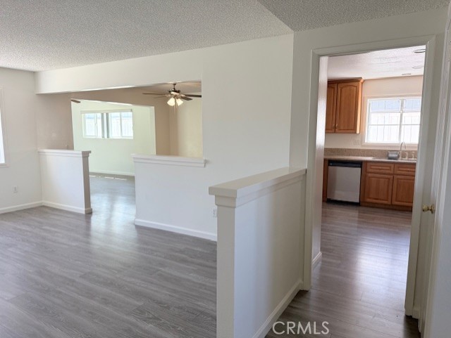 Detail Gallery Image 3 of 35 For 1095 Jadestone Ln, Corona,  CA 92882 - 4 Beds | 2 Baths