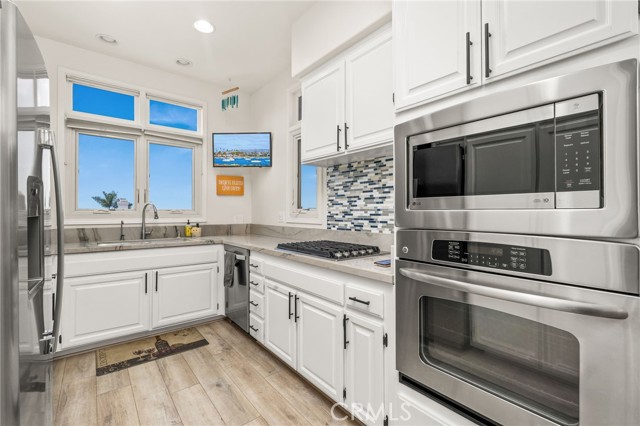 Detail Gallery Image 12 of 33 For 876 Cofair Ct, Solana Beach,  CA 92075 - 3 Beds | 3 Baths