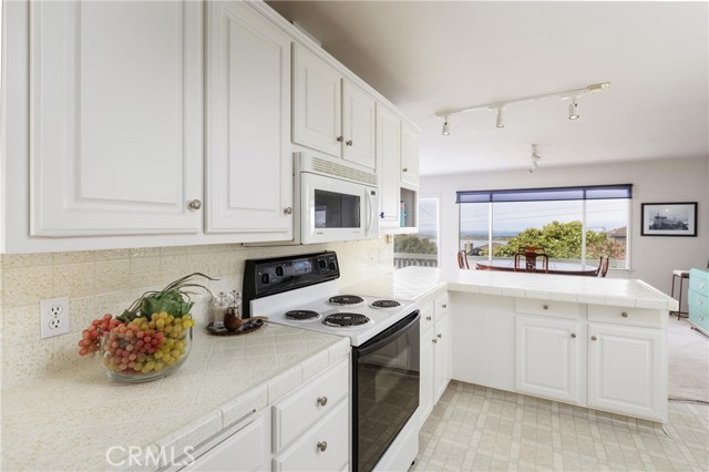 Detail Gallery Image 13 of 36 For 235 Kern Ave, Morro Bay,  CA 93442 - 2 Beds | 2 Baths