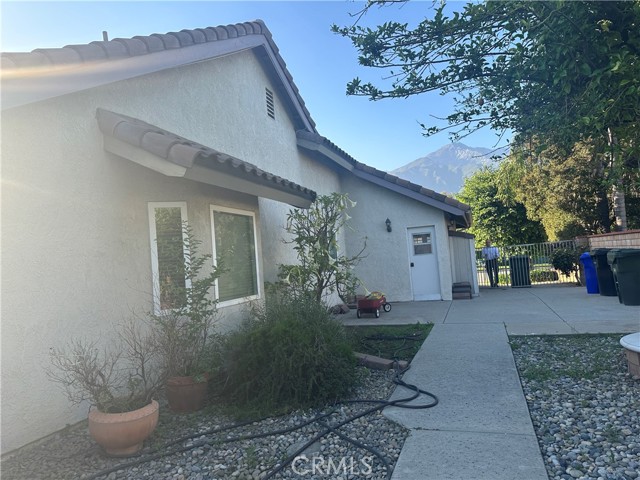 Detail Gallery Image 4 of 9 For 9545 Alta Loma Dr, Rancho Cucamonga,  CA 91737 - 5 Beds | 2/1 Baths