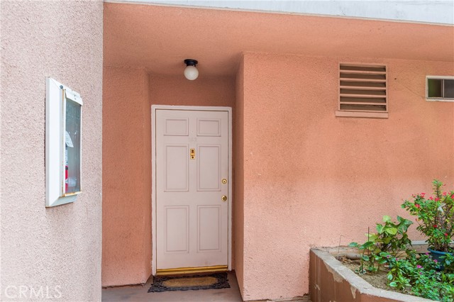 147 West Acacia Avenue, 142 photo 8