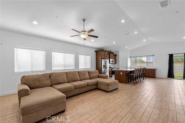 Detail Gallery Image 5 of 34 For 3415 Falling Brook, Shafter,  CA 93263 - 4 Beds | 2 Baths