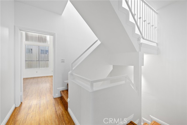 Detail Gallery Image 11 of 39 For 4845 Elmwood #C,  Los Angeles,  CA 90004 - 3 Beds | 3 Baths