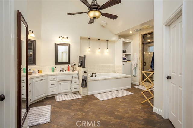 Detail Gallery Image 12 of 26 For 1509 Calle Castana, Bakersfield,  CA 93309 - 4 Beds | 2/1 Baths