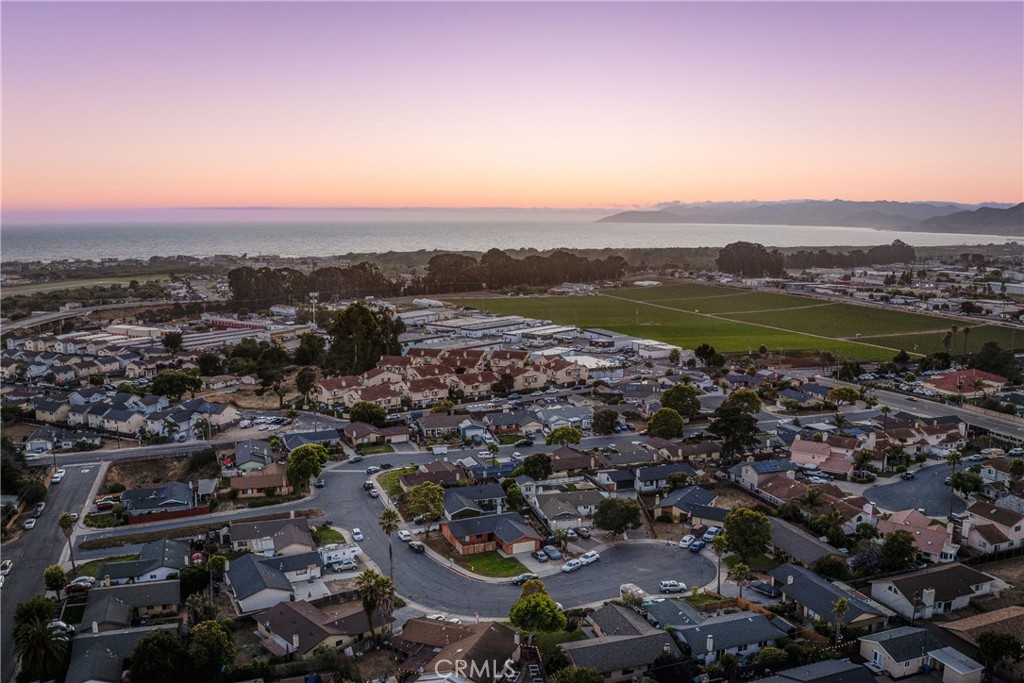 https://media.crmls.org/medias/3d48e9c9-7f3e-4a07-b7a9-45809b52ca74.jpg?preset=X-Large