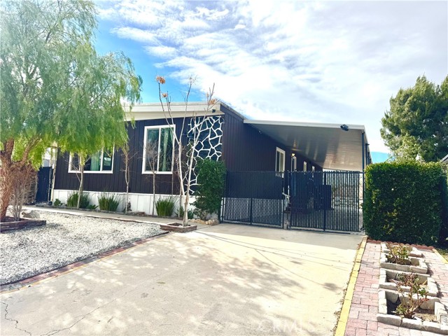 Detail Gallery Image 2 of 15 For 13870 Rodeo, Victorville,  CA 92395 - 2 Beds | 2 Baths