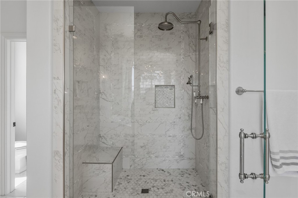 https://media.crmls.org/medias/3d49ef3c-51e3-4783-ab5d-91d360095371.jpg?preset=X-Large