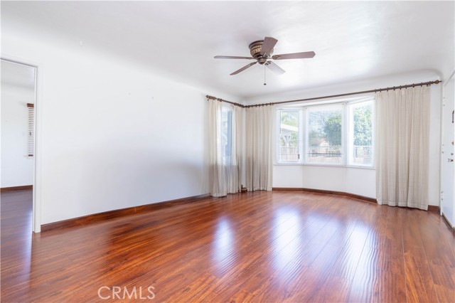 Detail Gallery Image 5 of 24 For 6909 Peach Ave, Van Nuys,  CA 91406 - 4 Beds | 2 Baths