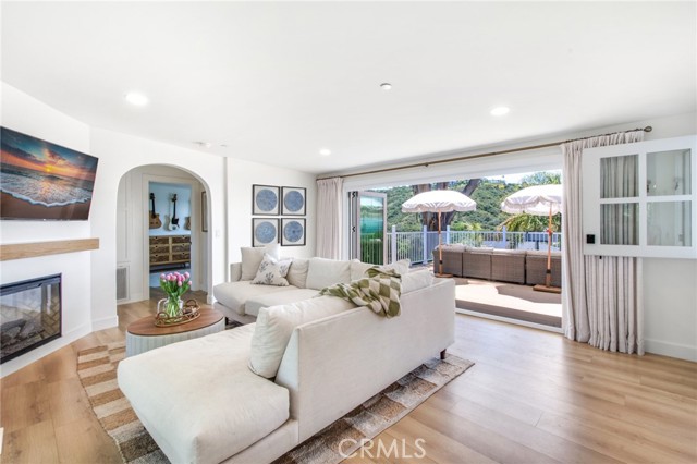 Detail Gallery Image 9 of 17 For 1445 Bluebird Canyon, Laguna Beach,  CA 92651 - 2 Beds | 1/1 Baths