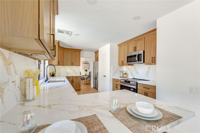 61 Cornell, Rancho Mirage CA: https://media.crmls.org/medias/3d4b500d-0aa6-4b33-878f-f76936ed87e6.jpg