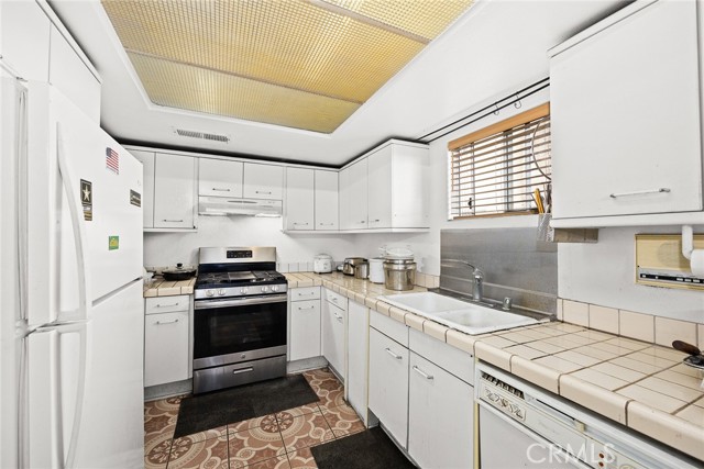 Detail Gallery Image 10 of 26 For 1660 W 146th St #2,  Gardena,  CA 90247 - 3 Beds | 2/1 Baths